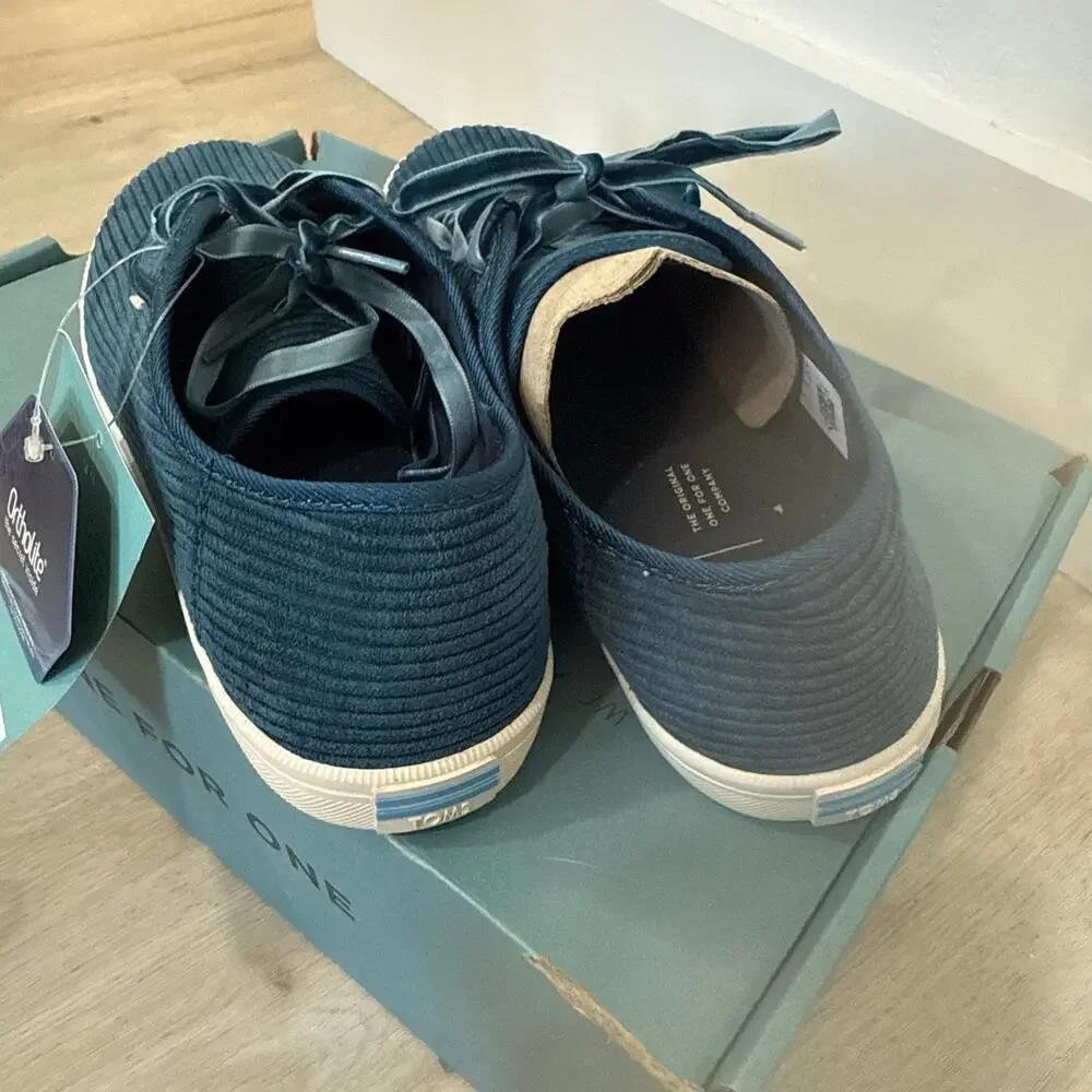 NWT TOMS Carmel Atlantic Corduroy Velvet Lace Up Blue Comfort Sneaker Size 7.5